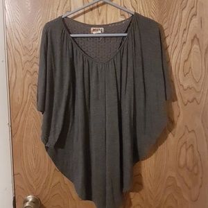 🎄 Gray, Flowy Shirt with Lace Detailing